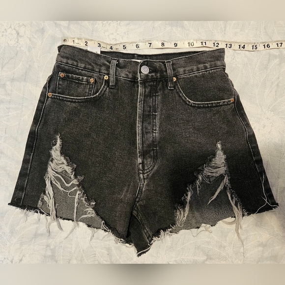 💓PacSun Size 26 High Rise Vintage Med Wash Cut Off Button Fly Denim Shorts🩷 - Picture 1 of 7